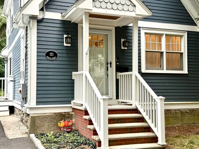 Building Photo - 123 Rublee St