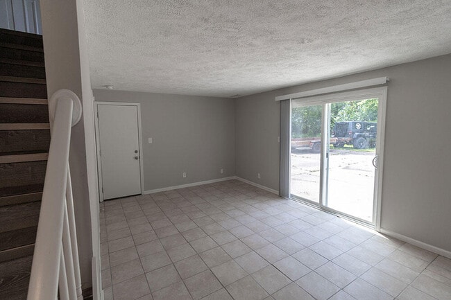 Building Photo - 1321 S Roseta Ave