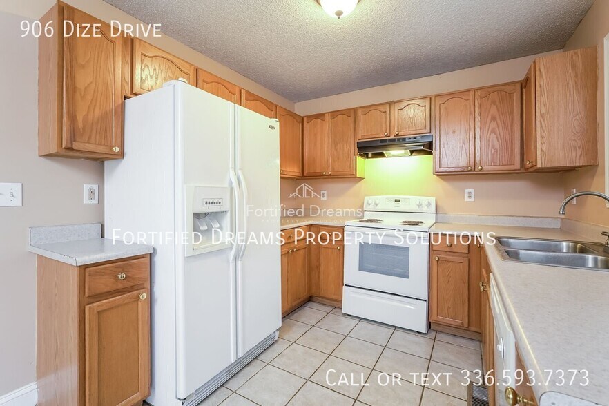 Building Photo - 906 Dize Dr