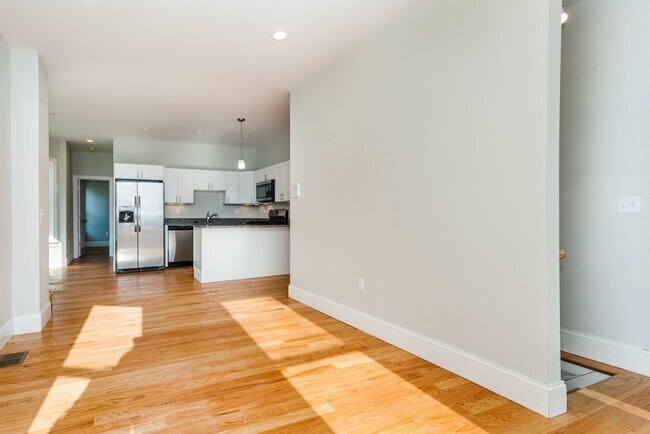 Building Photo - 218 Ashmont St