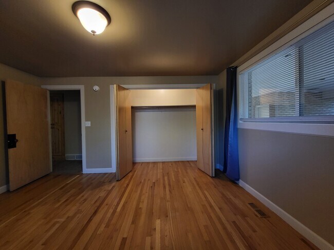 Master bedroom-3 - 1905 Saint Marys Dr