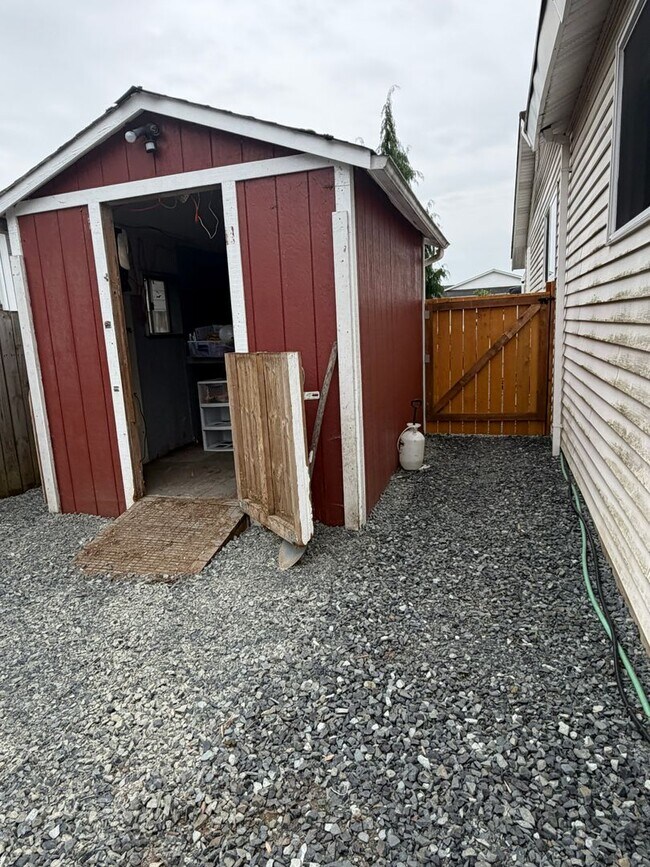 Building Photo - Desirable 3 bedroom/2 bath rambler located in Marysville