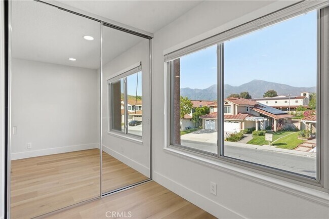 Building Photo - 7 San Vincente