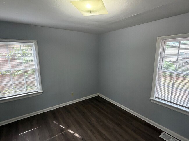 Building Photo - 1416 Rosewood Ave