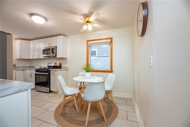 Building Photo - 416 W Spruce St