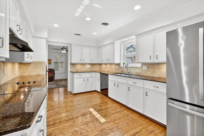 Building Photo - 722 Brock Dr