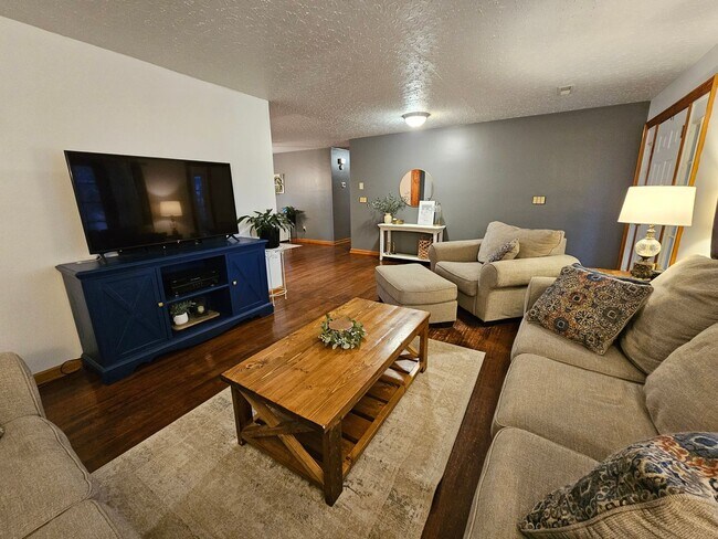 Building Photo - Christiansburg, 3 BR / 2.5 BA, Available A...