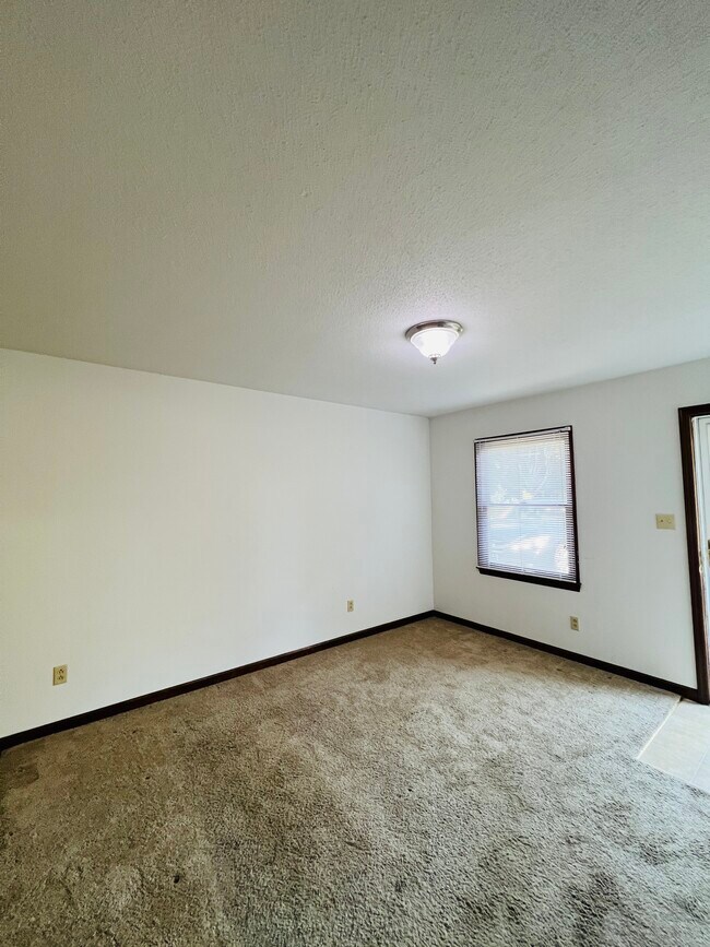 Building Photo - 1446 19th Ave NE