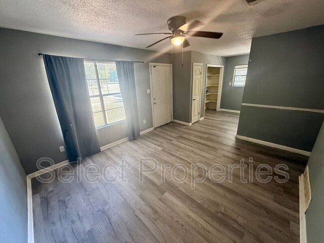 Building Photo - 3505 Fairview Dr