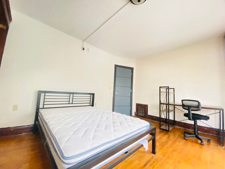 Building Photo - 1337 Madison St