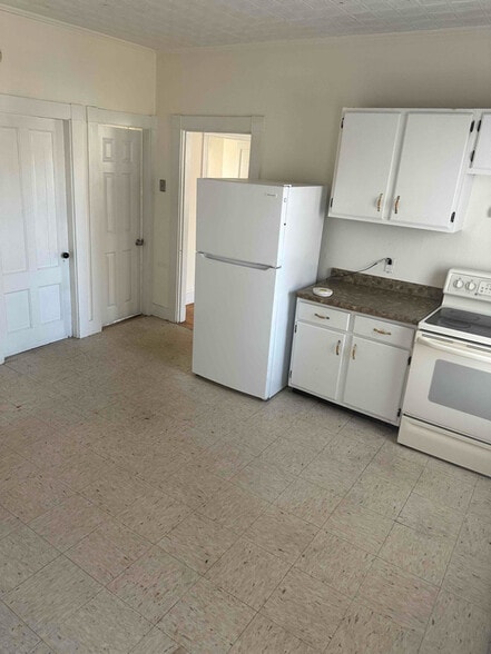 Building Photo - 8 Arch Ave