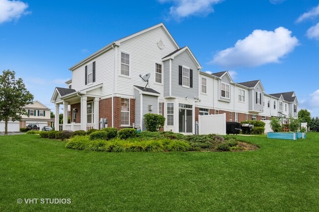 Building Photo - 1028 Heron Cir