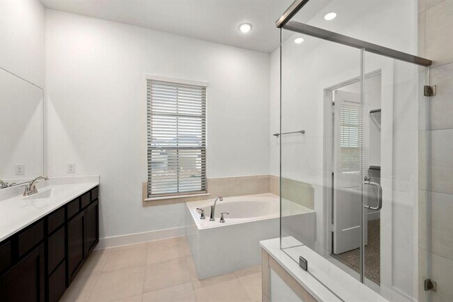 Building Photo - 7810 Starfish Arbor Dr