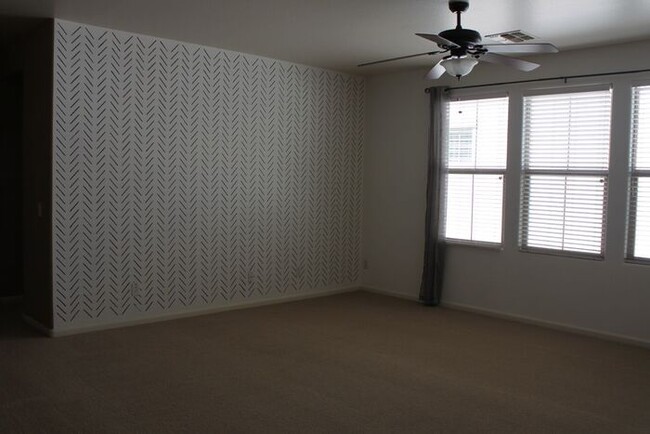 Building Photo - Great Gilbert Location!