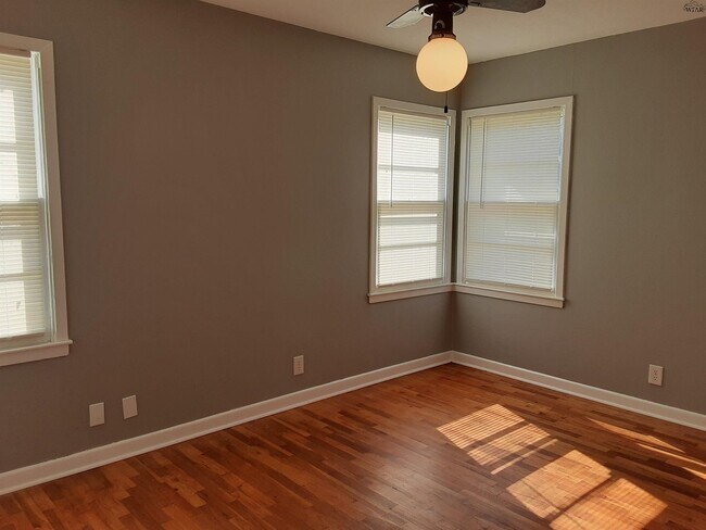 Building Photo - 1214 Glidewell Ave