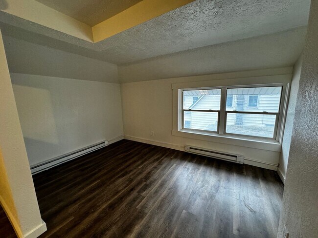 Building Photo - 601 W Franklin St