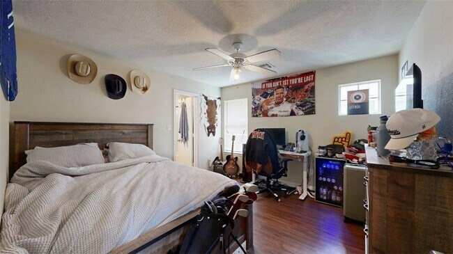 Building Photo - 2933 McLaren Dr