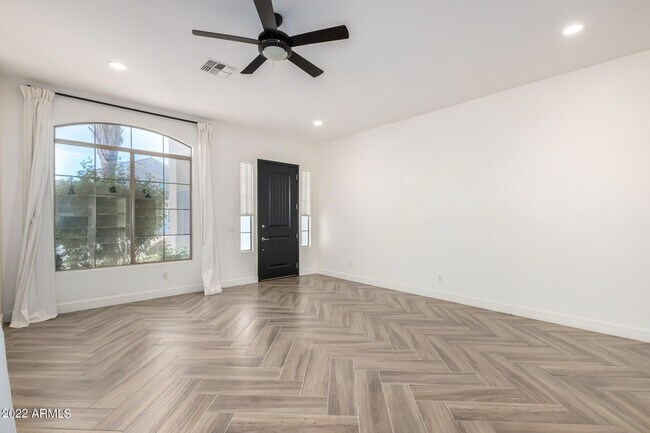 Building Photo - 10440 W Cashman Dr