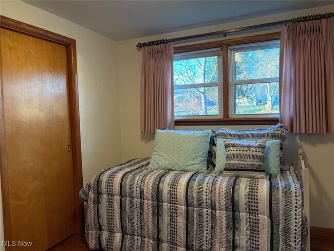 Building Photo - 168 Valley View Dr