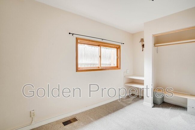 Building Photo - 406 S 14th St