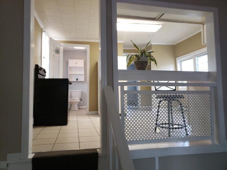 Kitchen - 507 Bennett St