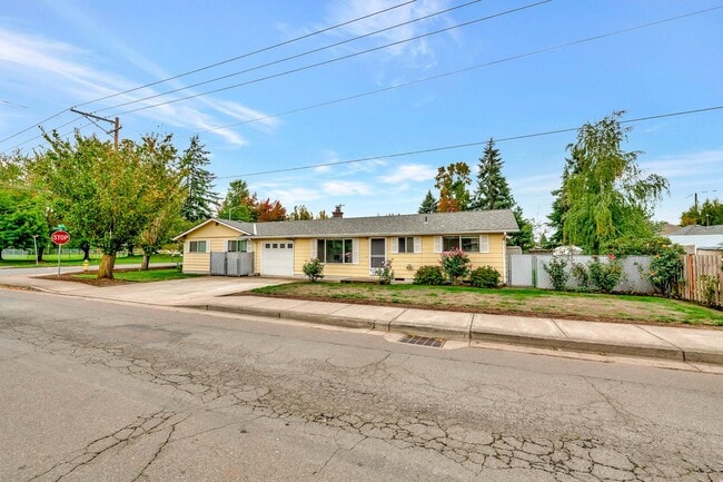 Building Photo - Savage / Ellis Duplex