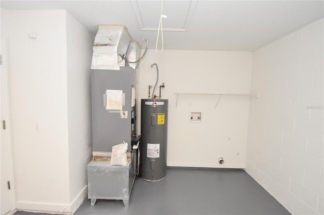 Building Photo - 8 Regency Dr