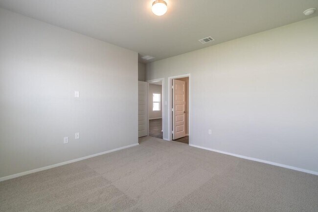 Building Photo - 234 Heritage Ml Trl