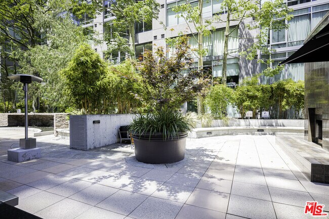 Building Photo - 1111 S Grand Ave