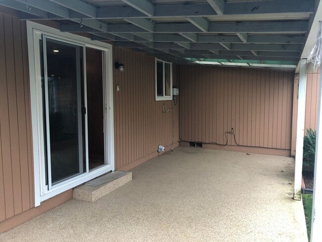 Building Photo - Spacious 3-bedroom, 2 bath home in SE Albany