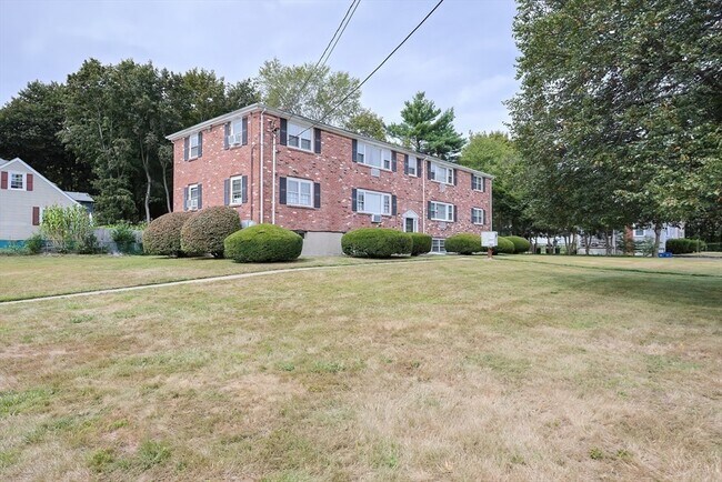 Building Photo - 670 Main St