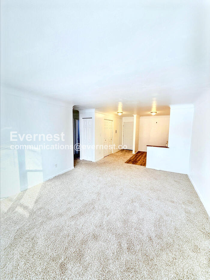 Building Photo - 15601 Schoolcraft Rd