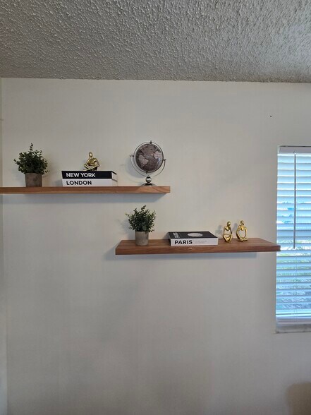 Building Photo - 1820 Martin St