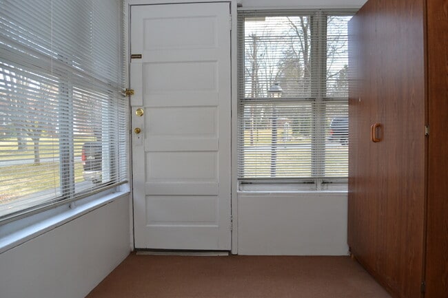 Building Photo - 471 Sicomac Ave