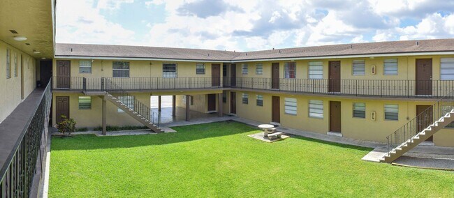 Building Photo - AVAILABLE NOW: For Rent - 1/1 Apartment fo...