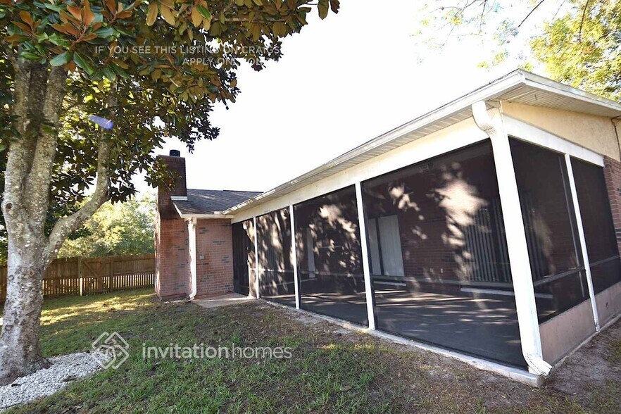 Building Photo - 963 Trumbull St