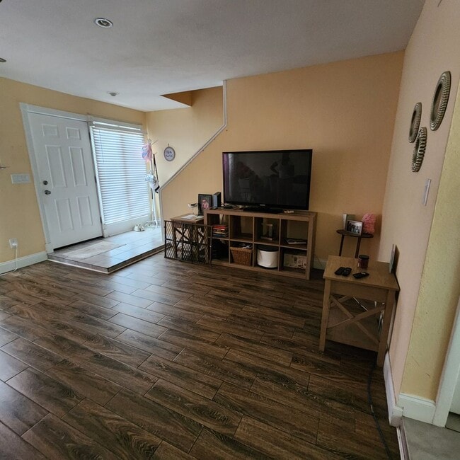 Building Photo - Coming Soon - 3 Bedroom 2.5 Bath Townhome