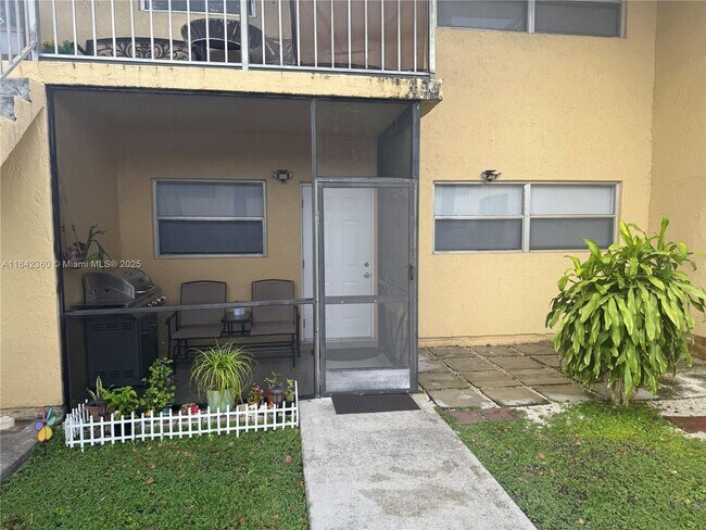 Building Photo - 15689 SW 73rd Cir Terrace