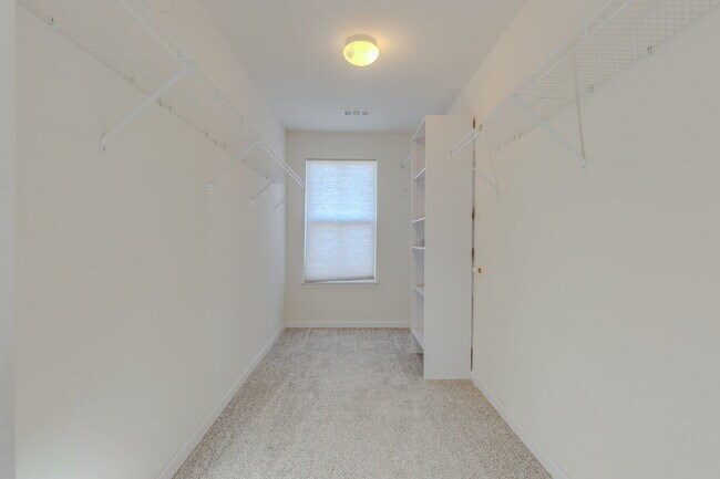 Building Photo - 2704 Orleans Dr