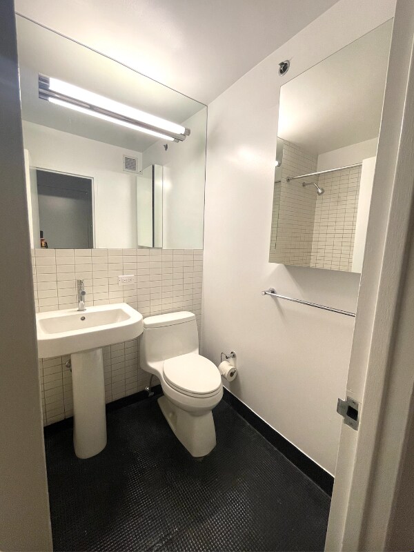 Building Photo - 222 E 39th St