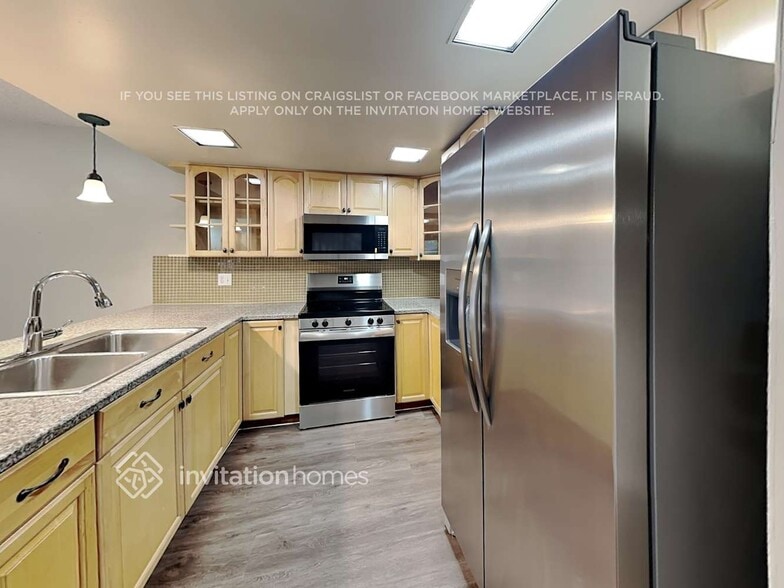 Building Photo - 4430 SW 70th Terrace