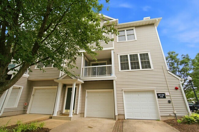 Building Photo - 12825 Fair Briar Ln