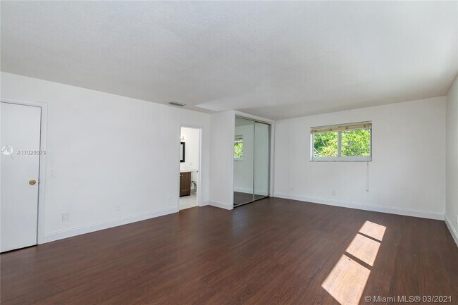 Building Photo - 4500 SW 42nd Ter
