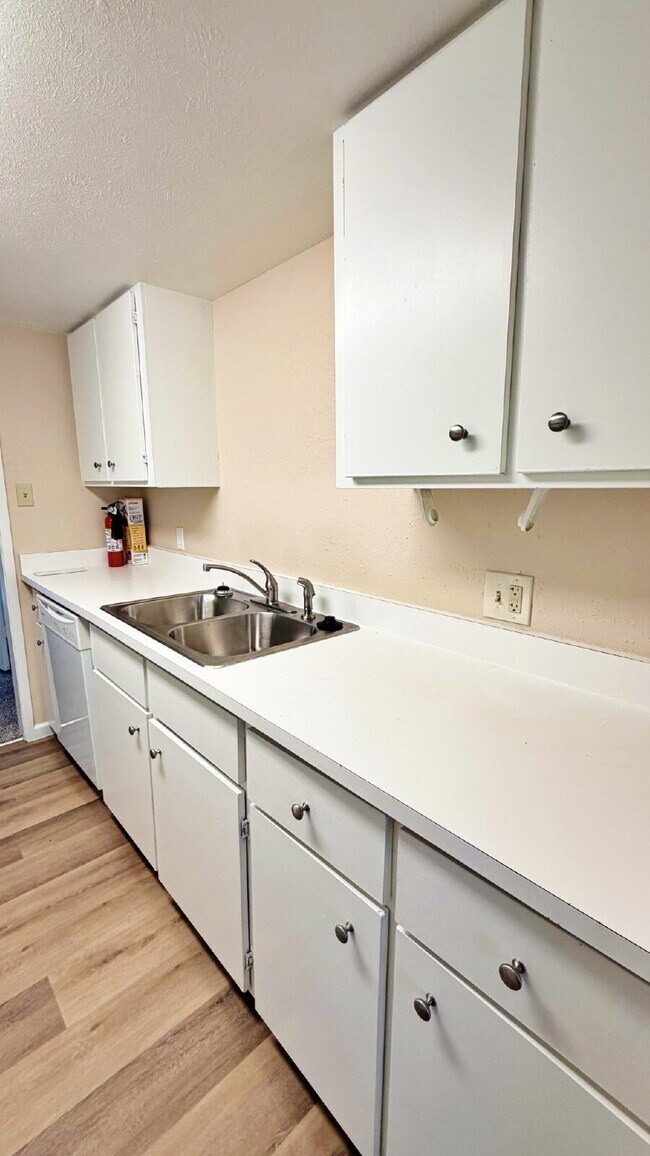 Building Photo - TOTALLY REFURBISHED 2 Bed 2 Bath Condo in Woodstream Falls. NEW Paint NEW Carpet & Flooring. Spac...
