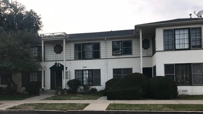 Building Photo - 15863 Victory Blvd