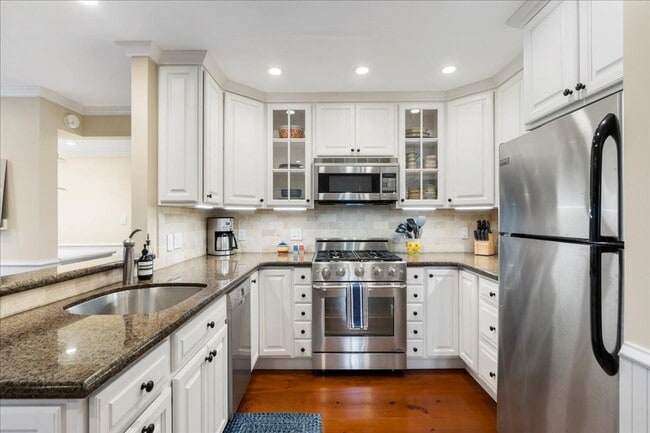 Building Photo - 2 Bedroom, 1 Bath furnished Cottage