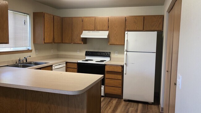 Building Photo - 305 NW Parr Dr