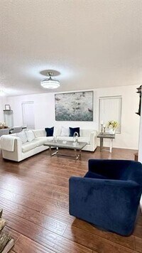 Building Photo - 1027 Mazourka Dr