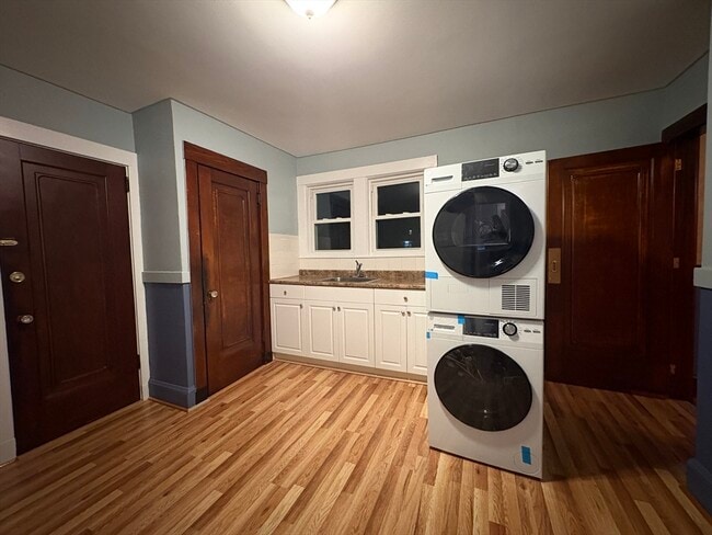 Building Photo - 157 Hillside St