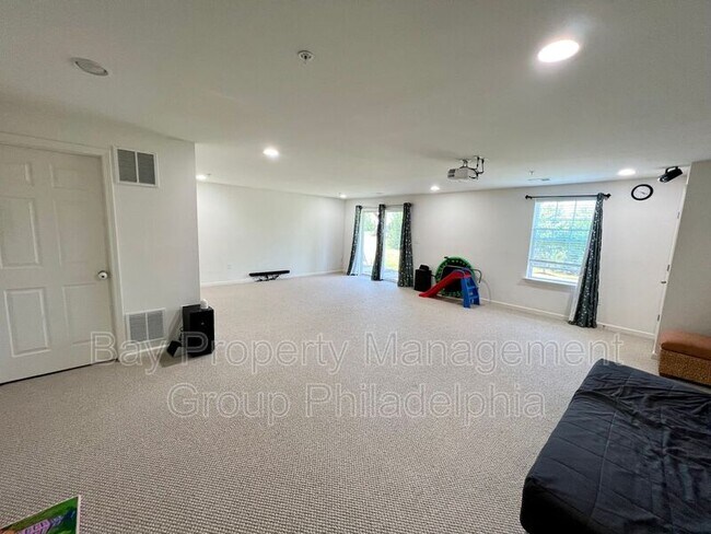 Building Photo - 151 Fairfield Cir N